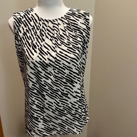 Calvin Klein Tops - NWOT Calvin Klein Sleeveless top - medium